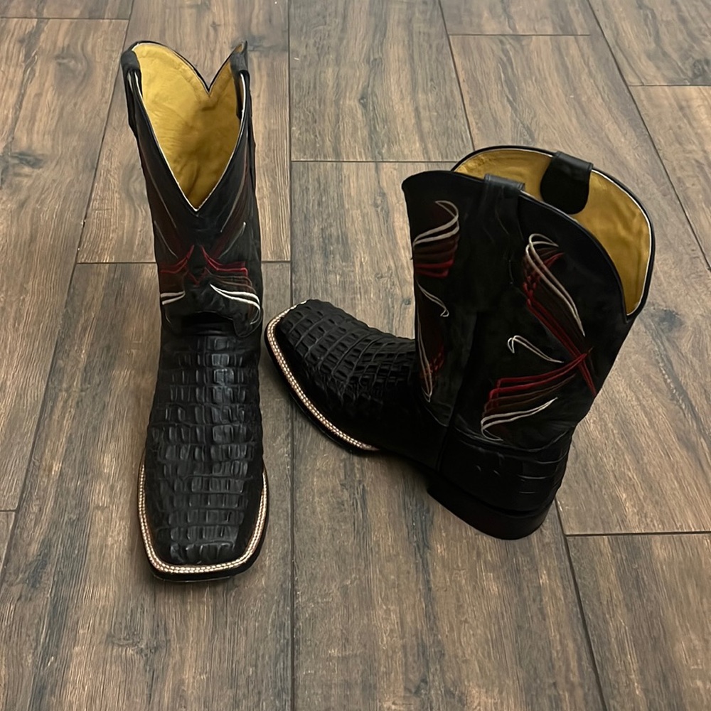 Cavender’s Gator Sz 12 worn a total of 4 times